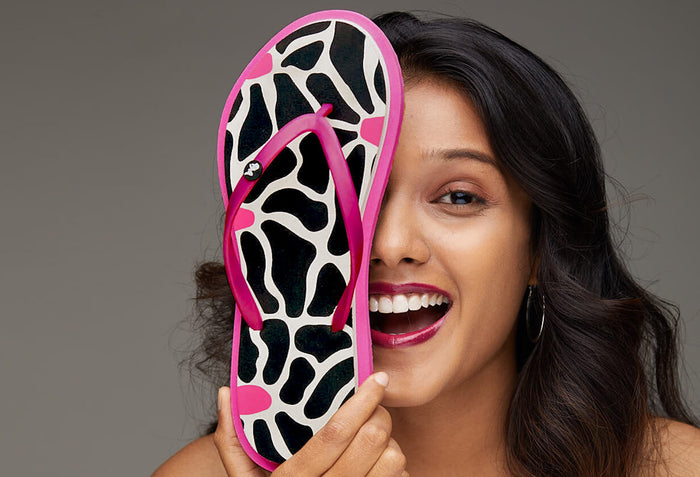 Printed Flip Flops : Black