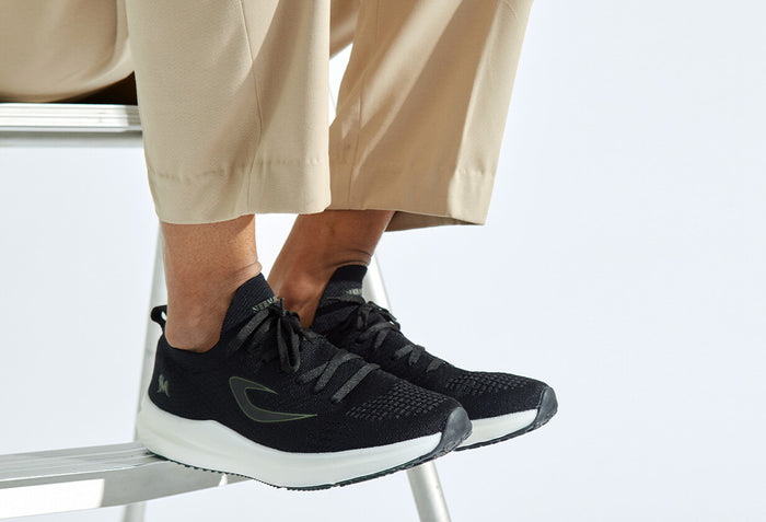 Whoosh Lite Sneakers : Black