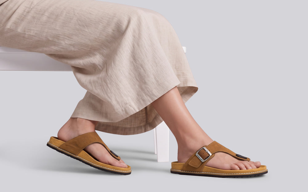 Mover Thong Sandals for Women : Brown