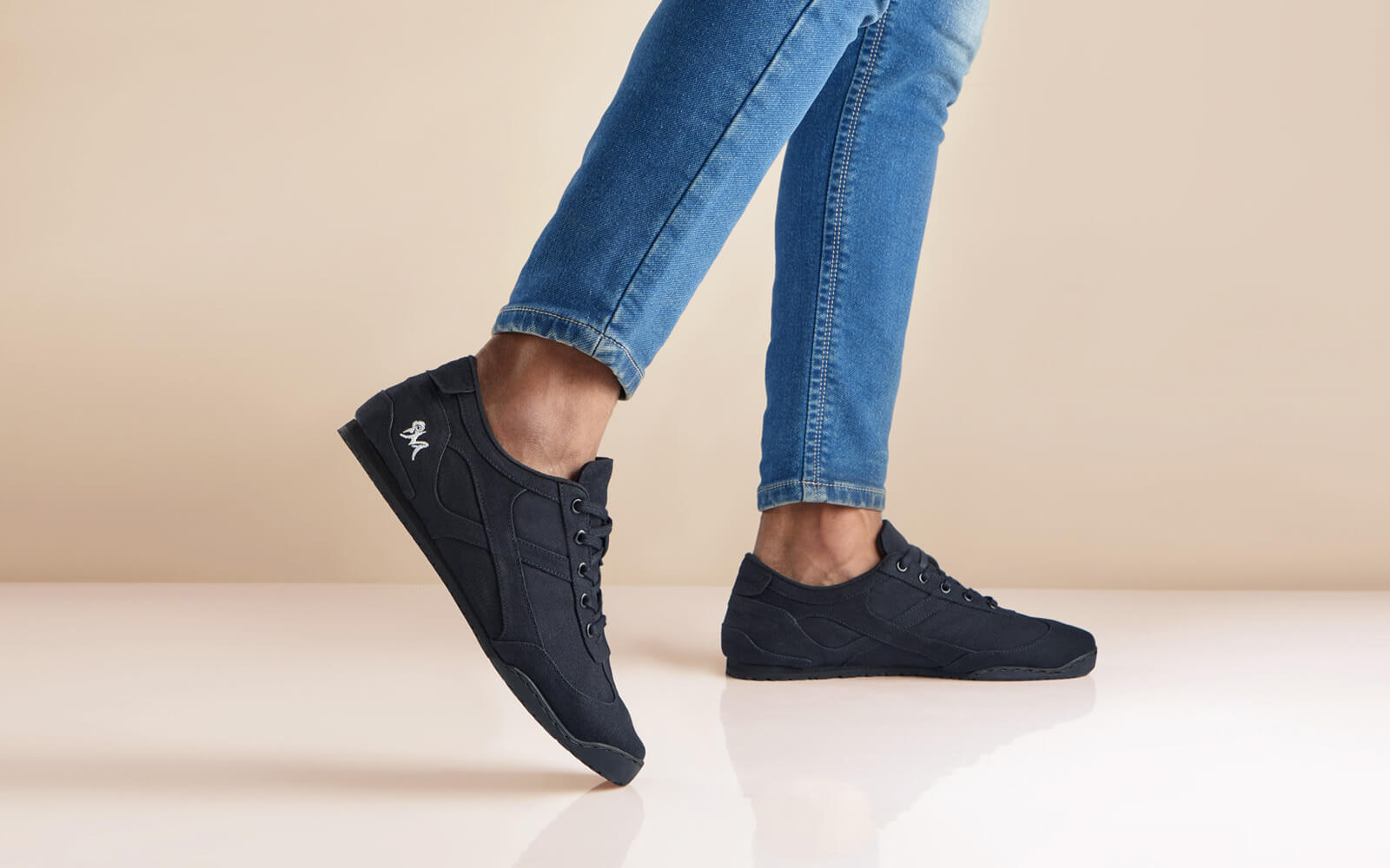 Buy Casuals Shoes for Men Online | 25% Off - Neemans