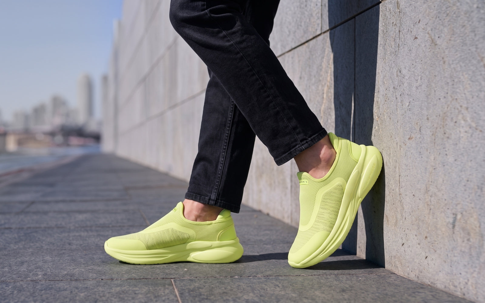 Rapid Breeze Pulsatile Slip Ons for Men : Lime